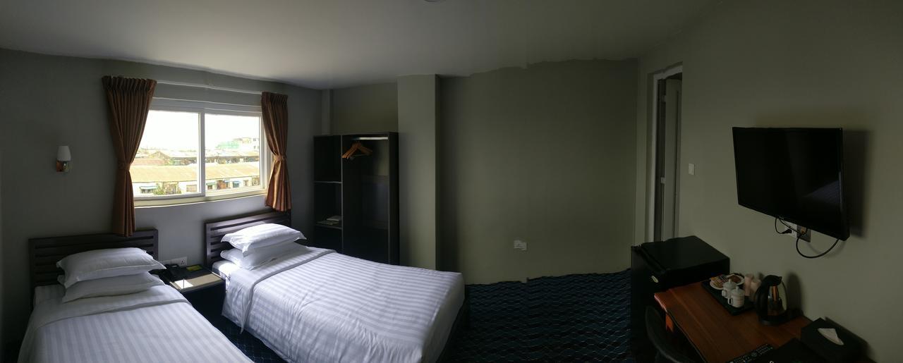 Casa Yangon Hotel Bagian luar foto