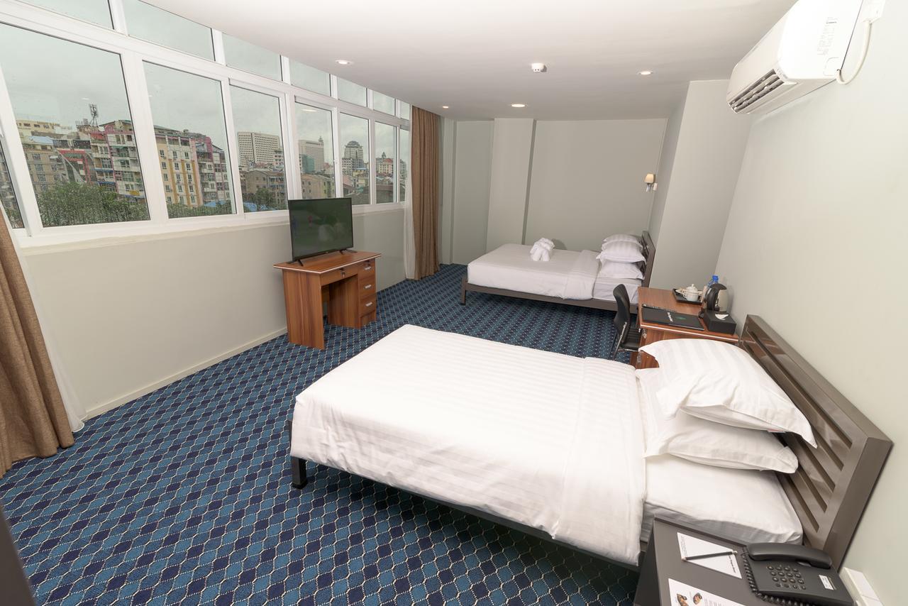 Casa Yangon Hotel Bagian luar foto